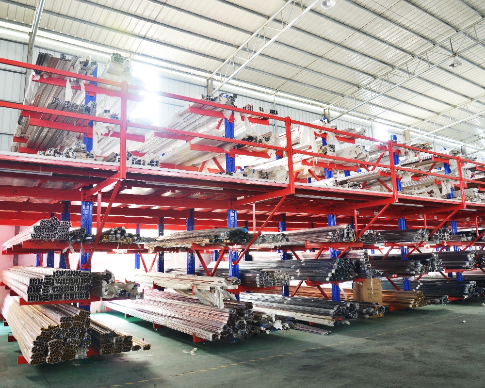 爱巢装饰材料实业有限公司悬臂阁楼货架2.jpg